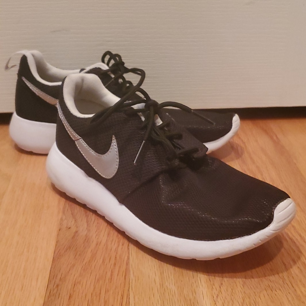 Kid's Black Nike Rosche Shoes